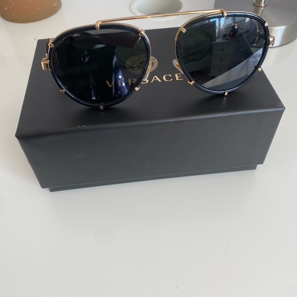 Versace aviators sunglasses - Picture 2 of 5